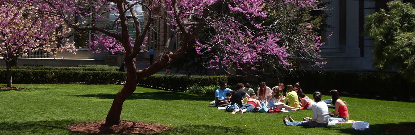Kent Lawn with Kent Hall in background (Eileen Barroso/Columbia Photo Library)